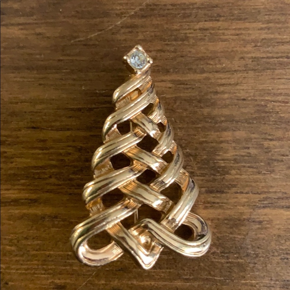 Vintage Avon Treen Pin